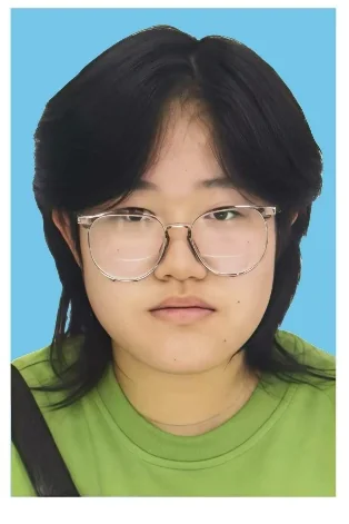 贾涵仪证件照